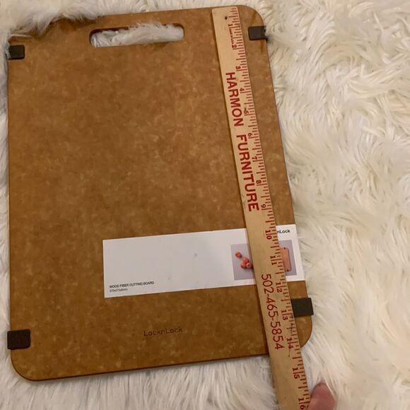 LocknLock wood fiber cutting board. - Picture 6 of 7
